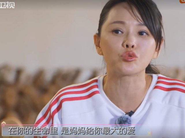 給兒子買國外的學(xué)區(qū)房，支持18歲兒子穿女裝，伊能靜：你自由了