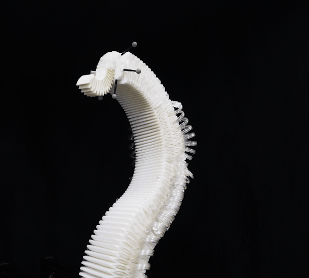 中科大打造“象鼻”机器人，开门、擦玻璃、给女朋友拧瓶盖的那种