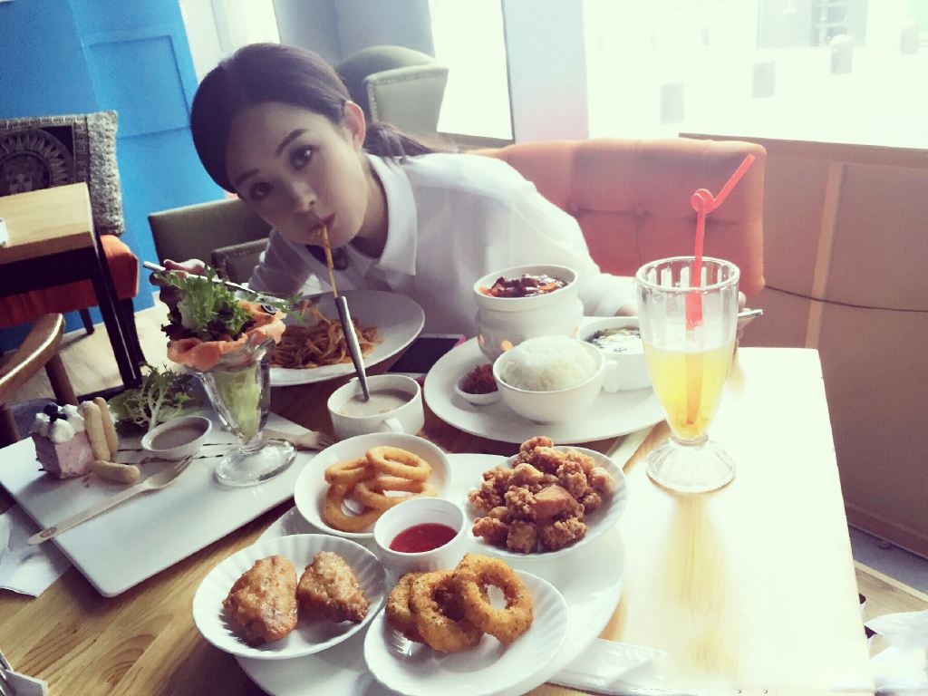 赵丽颖产后1年，身材恢复如健身教练，她吃这些