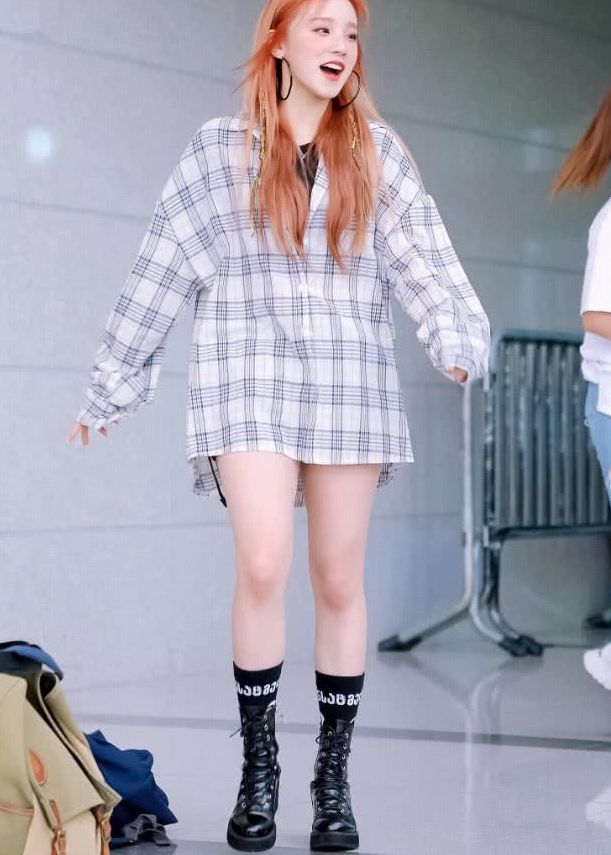 宋雨琦故意把袜子穿鞋子外面，本以为丑到爆，