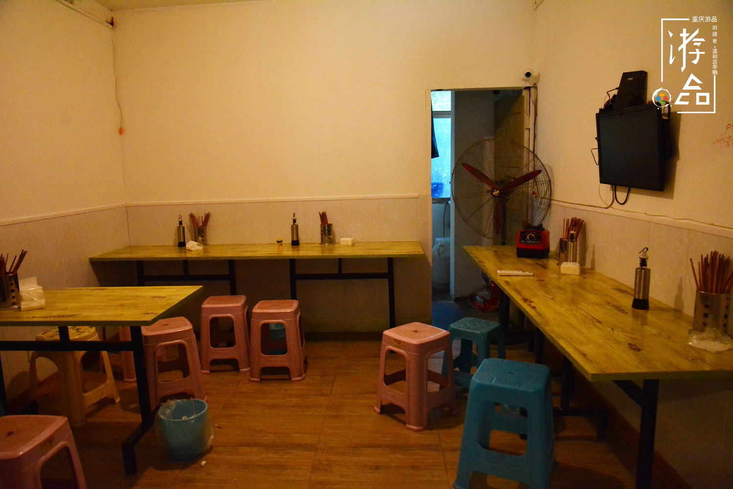 在重庆吃菠菜面条，没有肉却比小面还贵，老板每天限量供应