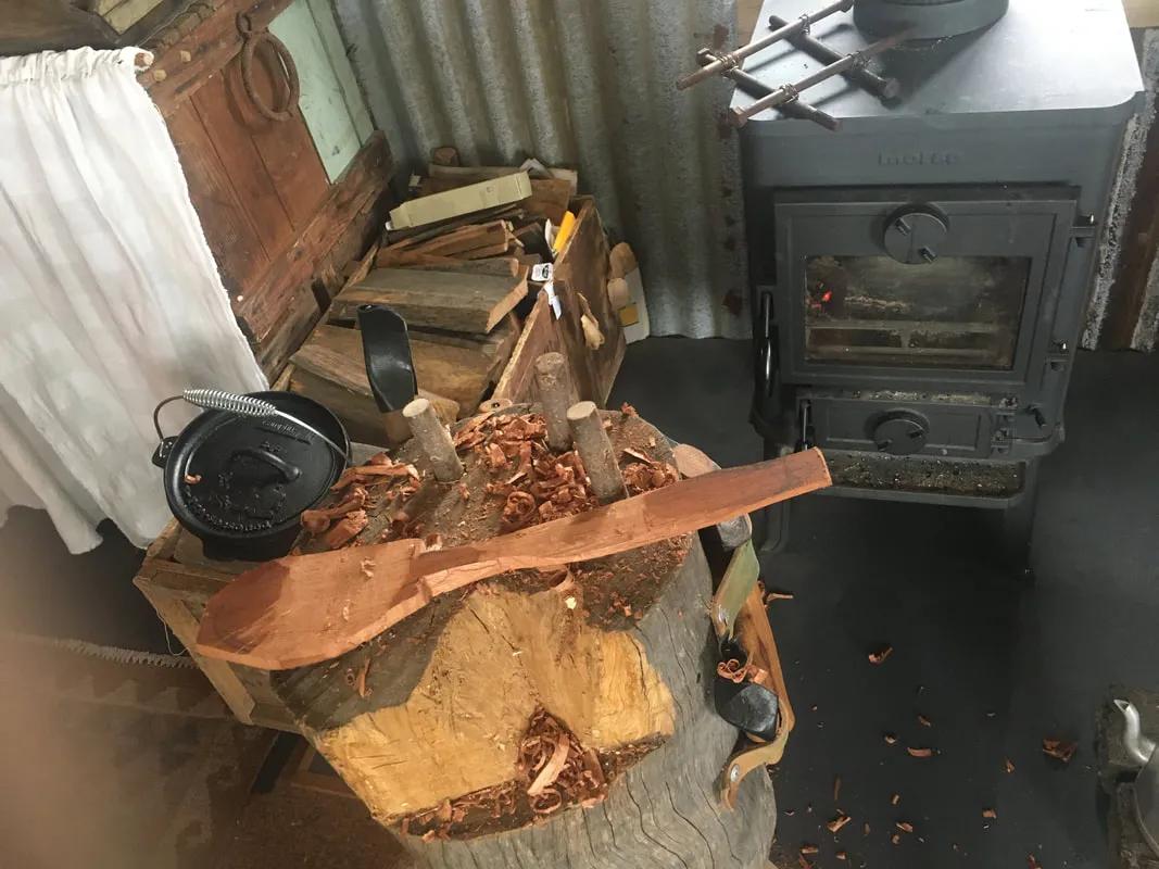 64岁老太不结婚，卖了豪宅住进8㎡蜗居，却过上