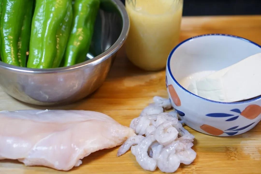 青椒酿肉，这样做好吃入味又下饭，一口下去简直不要太满足