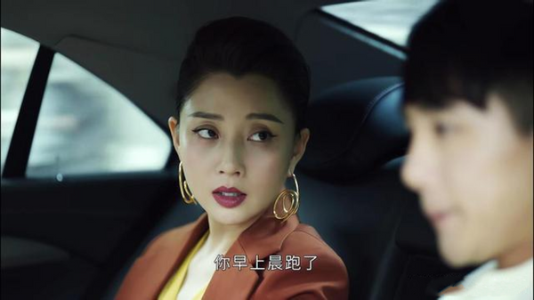 Looked " green " , just discover Yan Tao wear build and hyperbole earring, it is duty field female advocate edge tool