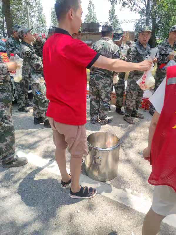 邯郸：一方有难八方援！爱心小包子，温暖洪灾救援人