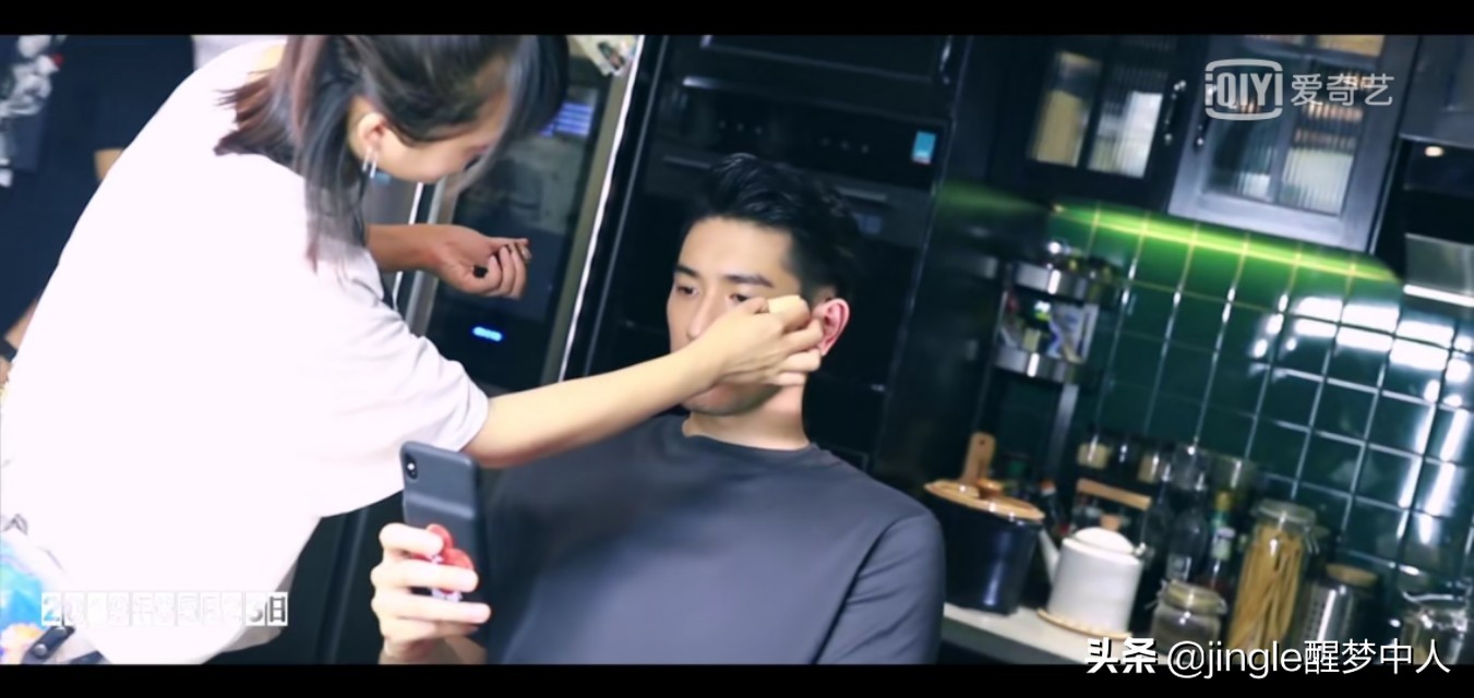 秦岚飙戏《怪你过分美丽》，各路叫好，只因为