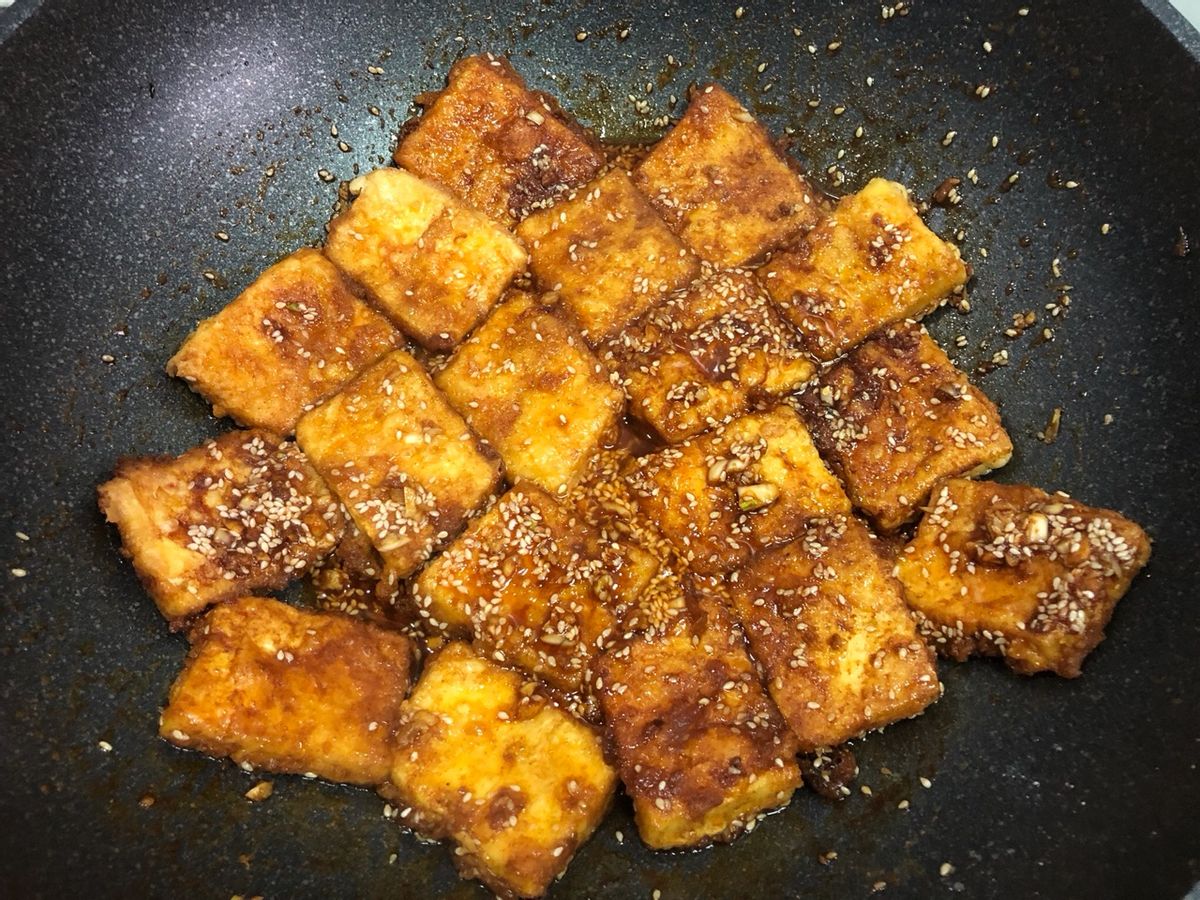 豆腐这样做，孩子很爱吃，鲜香入味，外酥里软，咬一口真过瘾