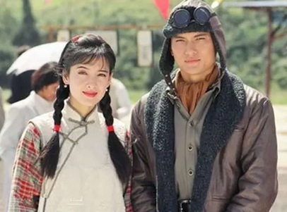 53岁陈锦鸿罕露面，为照顾自闭症儿子，正当红时退出娱乐圈