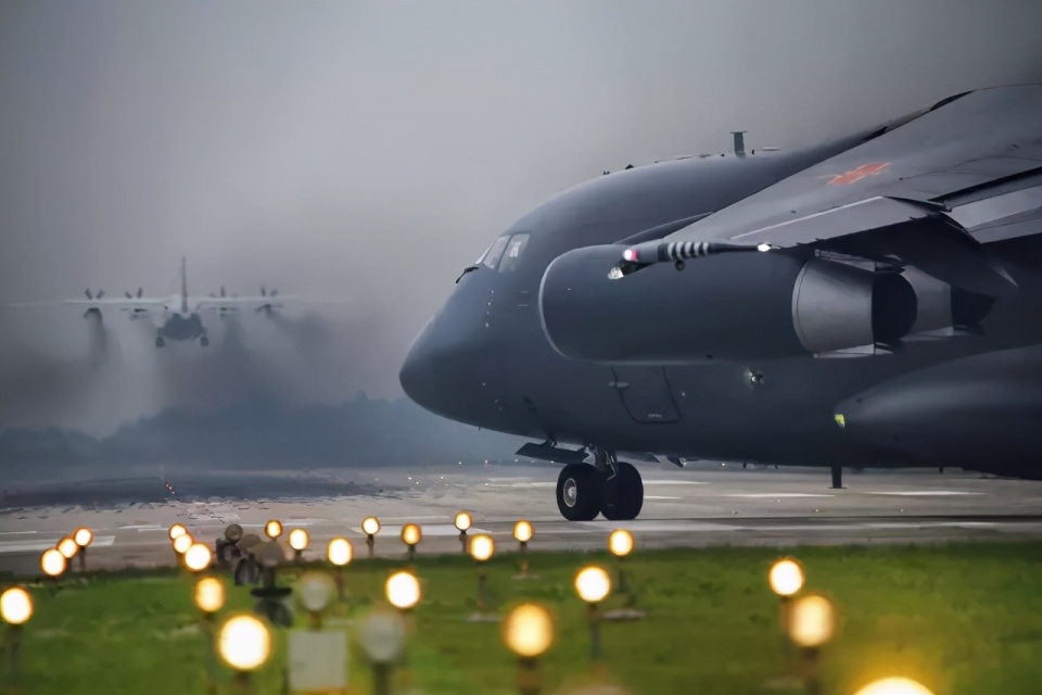 歼20、运20、直20，已全都服役，三个20分别有多少