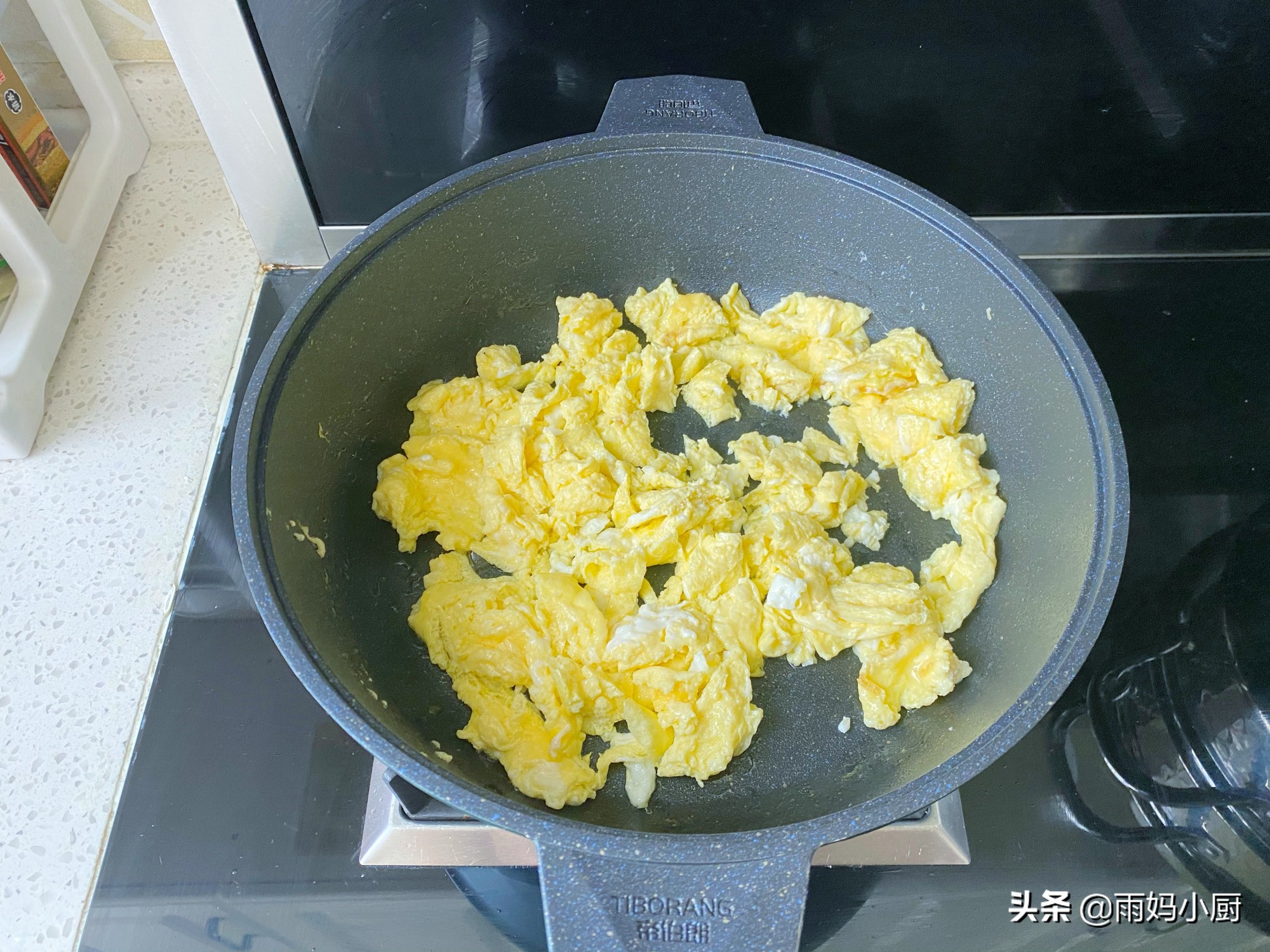 菜盒子调馅别只会放虾皮，加点它味道鲜美又可口，越吃越香