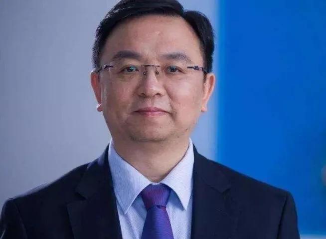 13岁父亲去世，15岁母亲离世，一贫如洗，43岁身