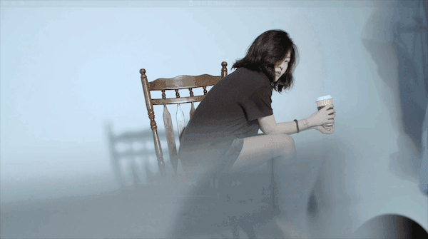 小S女儿再合体拍大片，许曦文搭肩妹妹罕露甜笑，高冷又甜美