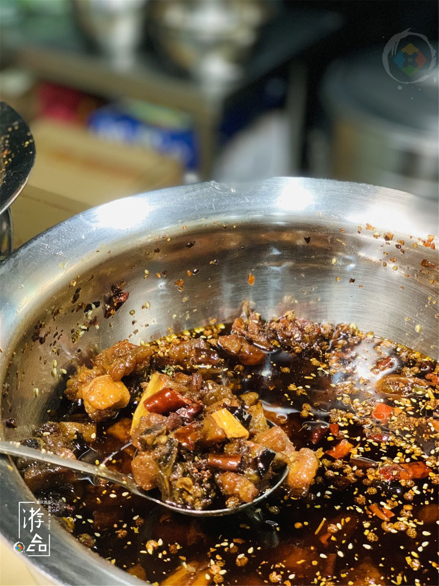 重庆辣子鸡的正确吃法：辣椒一定要打包，拿回家还能做出花儿来