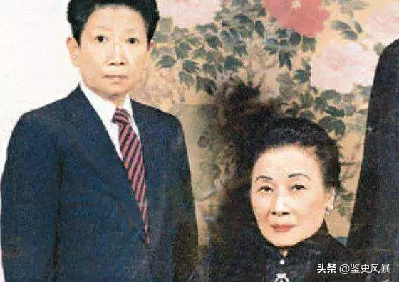 轟動一時的拔槍互射案:孔令俊偶穿女裝,引得龍?jiān)迫釉诠珗@調(diào)戲