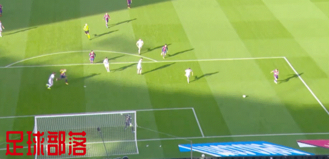 梅西进球后致敬马拉多纳 两位球王曾同场竞技