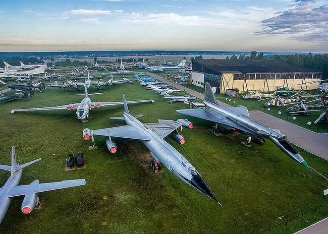 冷战中诞生的M50超音速轰炸机，与图22同年首飞，