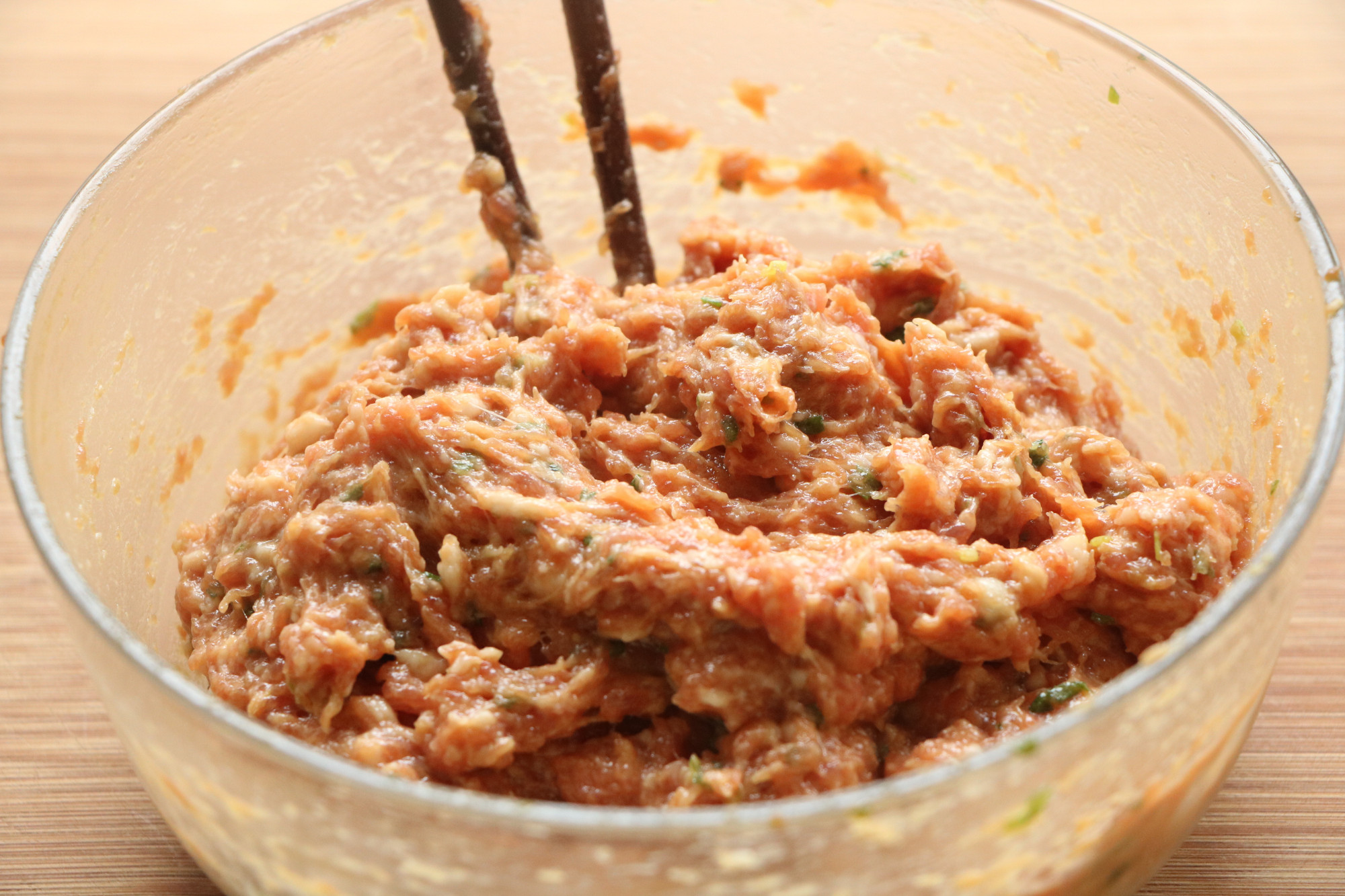 中式月饼最爱这款，层层酥脆，鲜嫩多汁，做给家人吃，老少皆宜