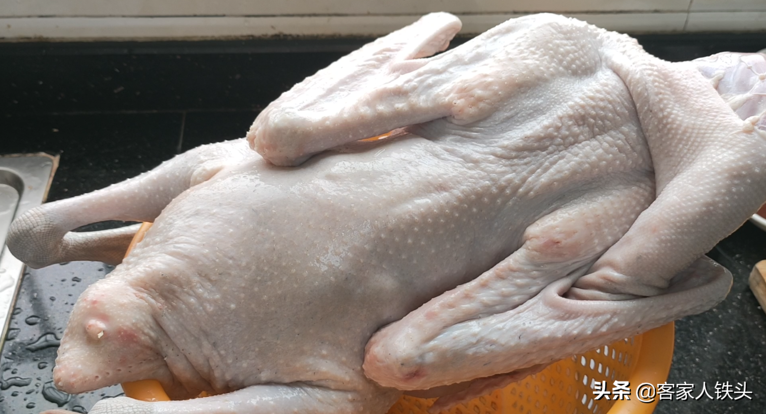 廣東人愛吃的碌鵝：教你家常做法，配料簡單步驟少，1大隻不夠吃