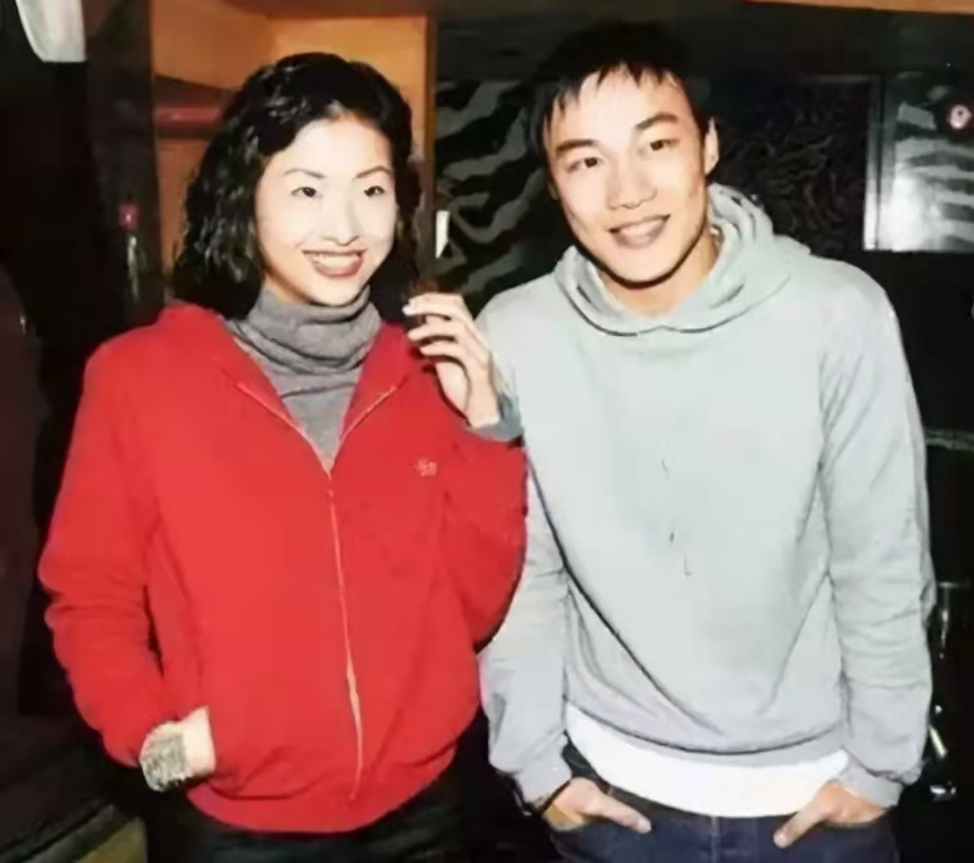 《鹿鼎记》10位主演近况：男三离婚4次，“二老