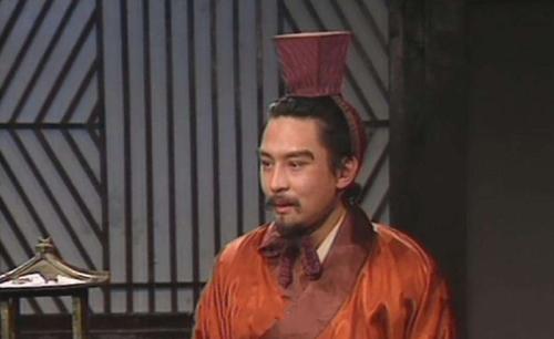 吕布的首席谋士陈宫：对刘备看不上眼，宁愿丢