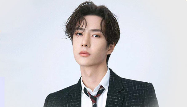 肖战参加某节目路透照爆出，他居然站在C位，看