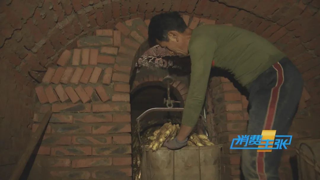 新姜收獲！有人整畝出售，有人窖里深藏，生姜價格走向何方？