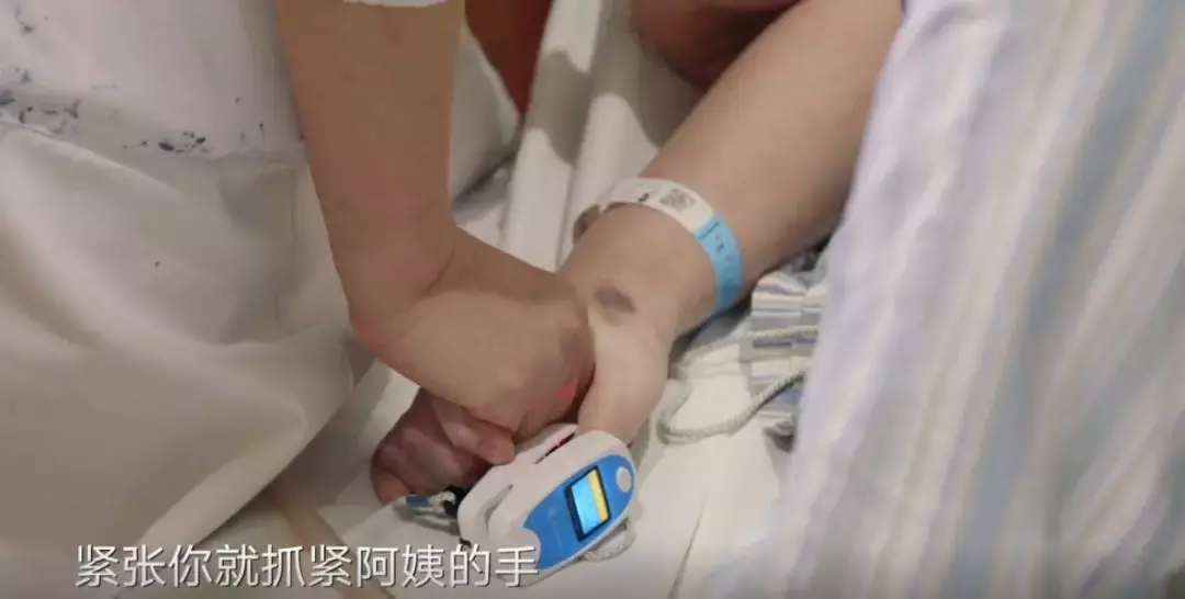 最震撼的国产纪录片回归,哭着打下9.6高分:生死面前,都是小事