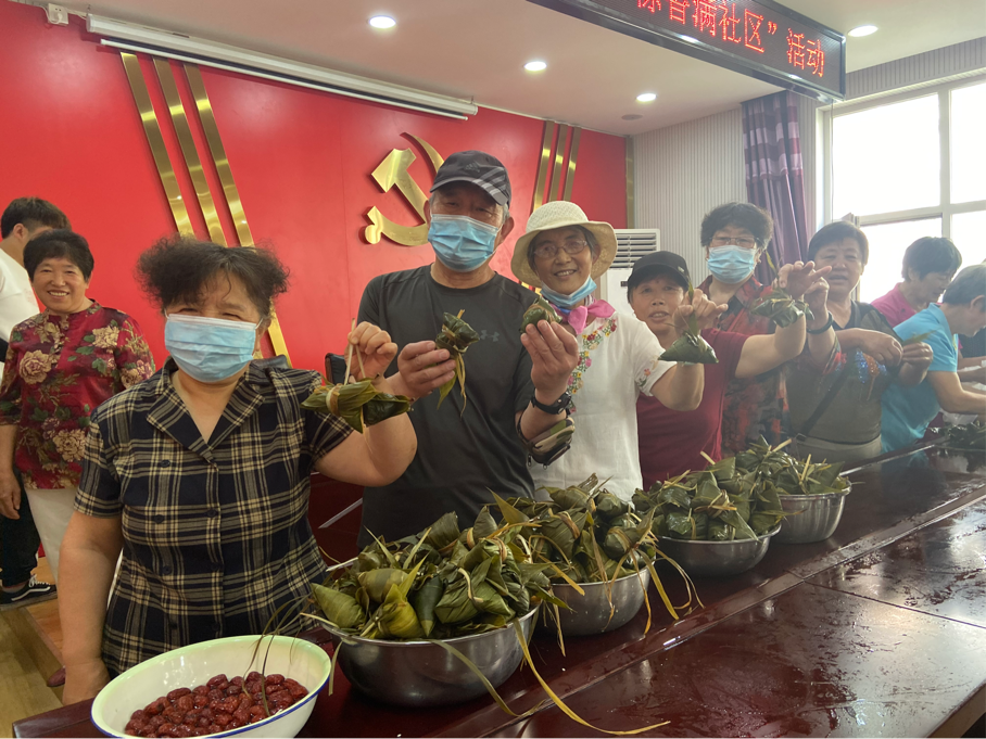 北京市通州区定海园二里社区包粽子送关怀