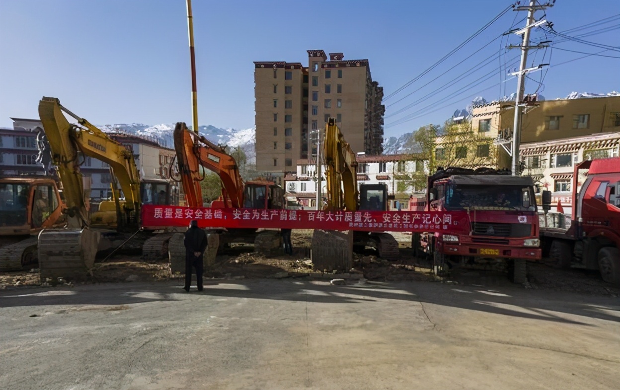 甘孜建一座立交桥，投资4865万，是四川涉藏地区的首个立交桥