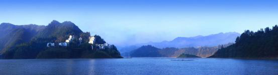 “住了3晚别墅，她连发了18条朋友圈。”