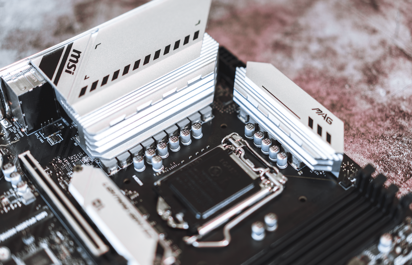 向AMD开炮！中端主板不能内存超频？intel正式终结
