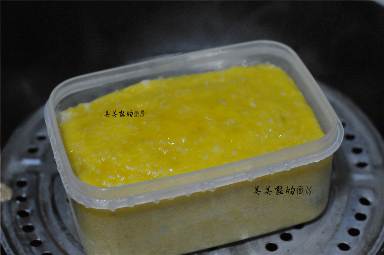 南瓜加一把小米，上鍋一蒸，清爽柔軟，香甜爽口，當早餐最開胃