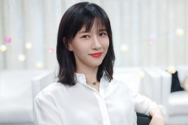 papi酱人设崩塌？孩子随父姓遭围攻，正主微博置