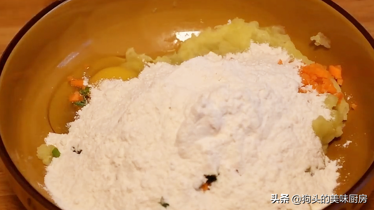 土豆不要炒著吃了，教你一個新吃法，簡單美味，上桌全家都愛吃