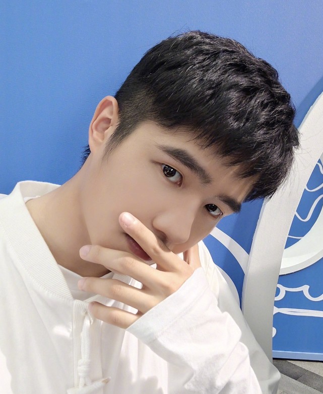 " 1921 " the road is appeared, wang Junkai wears outfit of student of the Republic of China yawn is ceaseless, liu Hao Ran dresses up gent