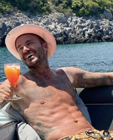 赶在封国之前逃离英国，贝克汉姆一家飞到佛罗