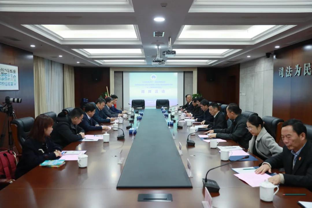 南京海事法院与大连海事大学签订合作协议并挂牌成立大连海事大学海法研究院南京分院（长三角海法研究院）
