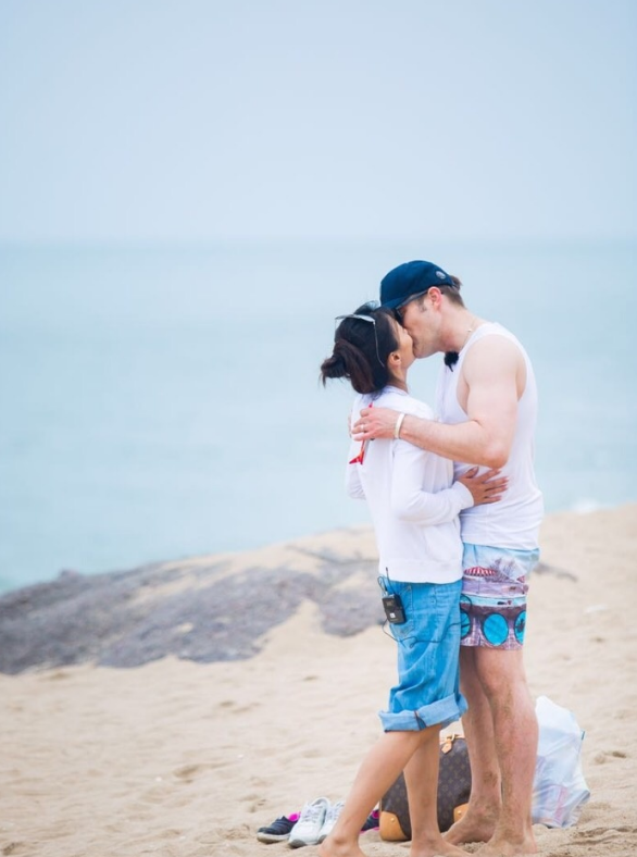 马雅舒与外籍老公结婚11周年，发文表白：只求偕老共度，我爱你