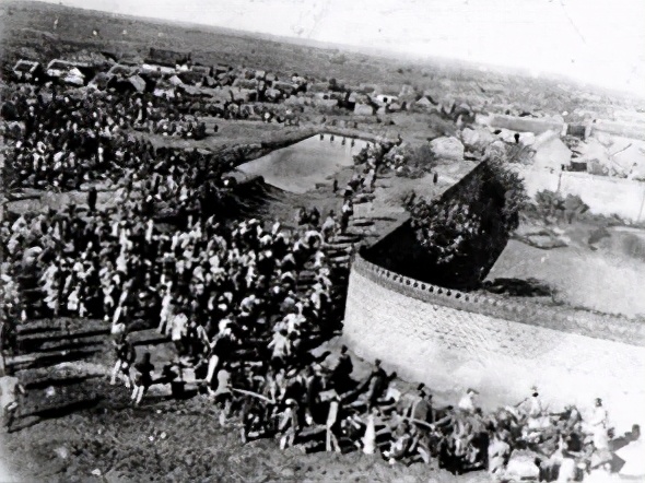 林彪与陈赓激烈相争，中央一封电报下决断，支