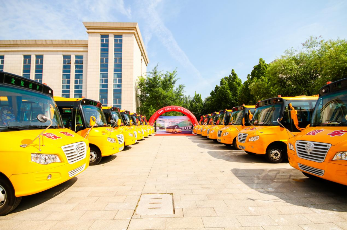 提振校車(chē)市場(chǎng)士氣！金旅“小金象”校車(chē)批量交付天津鑫友德邦