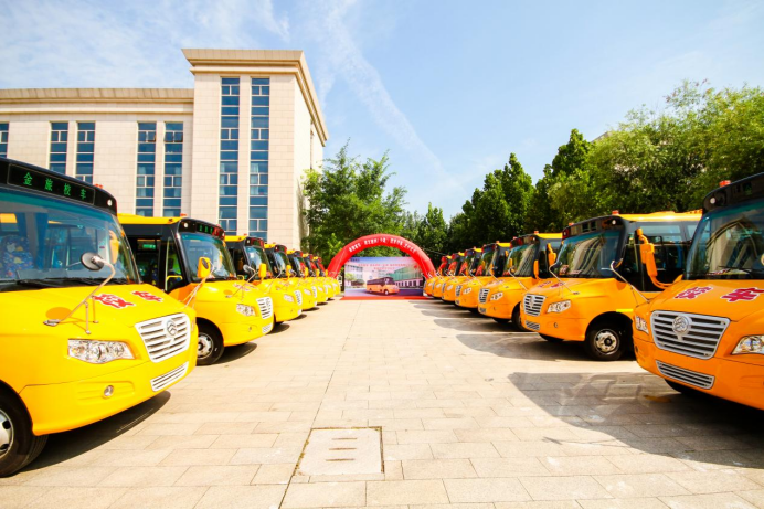 提振校車市場士氣！金旅“小金象”校車批量交付天津鑫友德邦