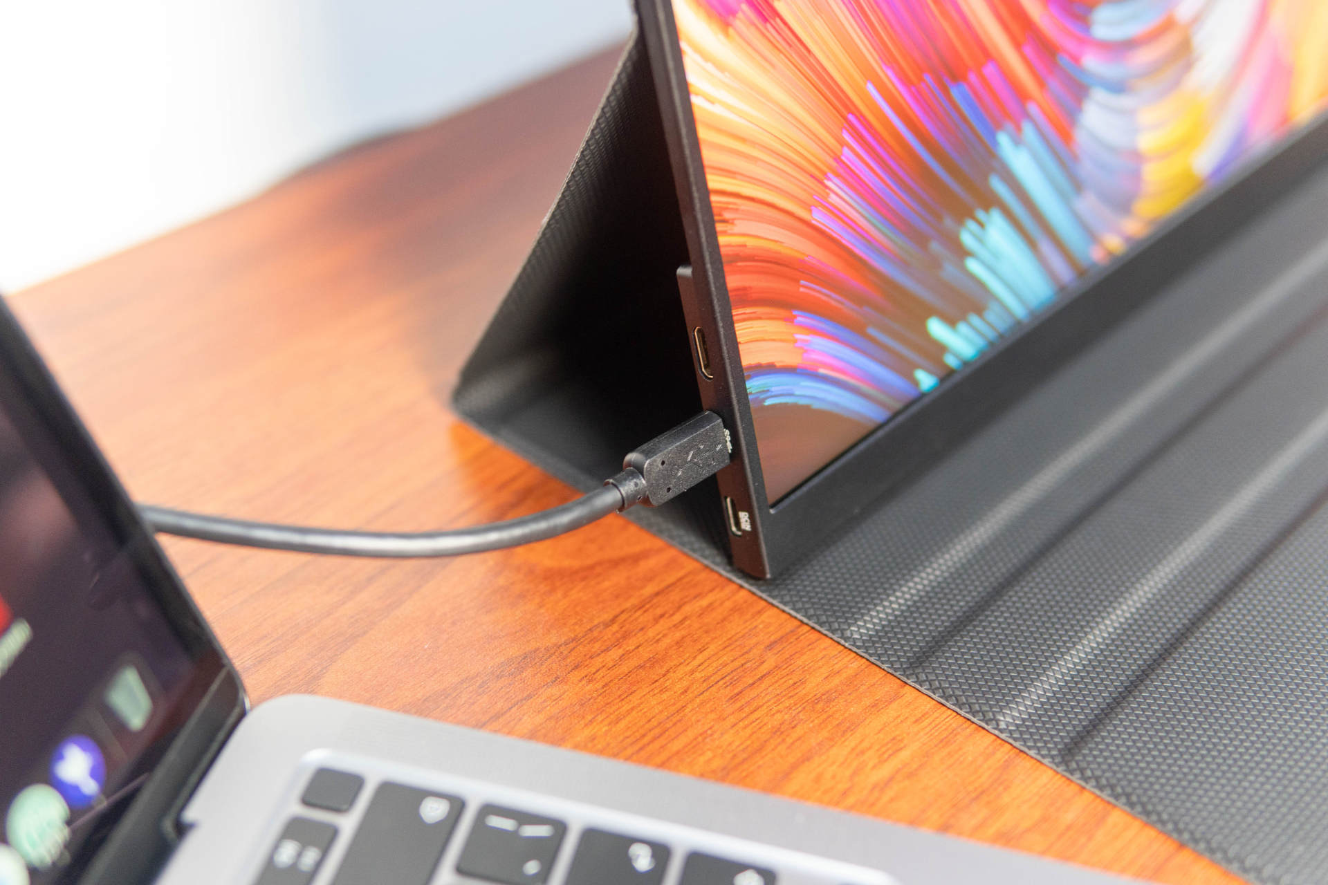 99% P3色域，10bit色深，这真是一块便携显示屏？