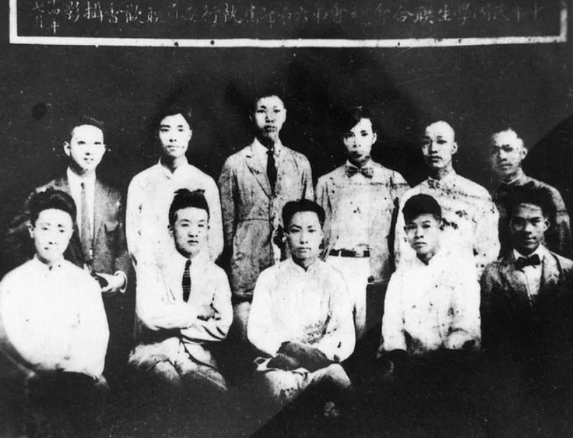 党内英才李硕勋，牺牲后妻子为他守寡54年，儿子曾任国务院总理