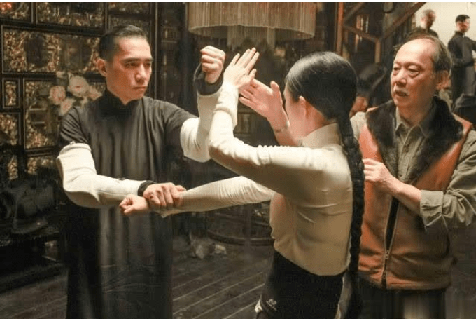 玉田吴云飞：入股宾利，投资战狼，金条当盆栽，老爸是赵本山兄弟