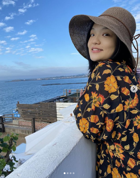 徐佳瑩為兒子慶滿月，小寶貝全臉首曝光，趴爸爸懷裡賣萌超可愛