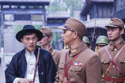 曾醉心话剧表演，还是表演系讲师《秋蝉》中虽