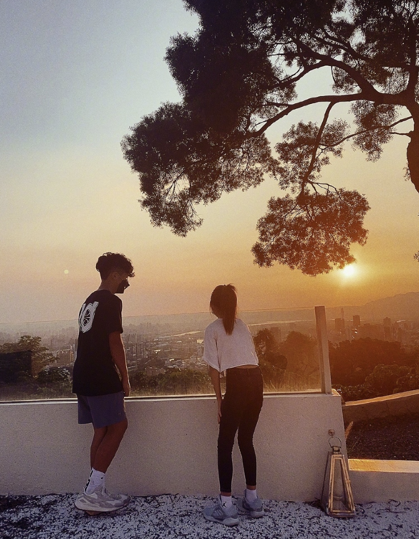 曹格为11岁女儿庆生，Grace姐姐眼神灵动，又瘦又美颜值逆袭