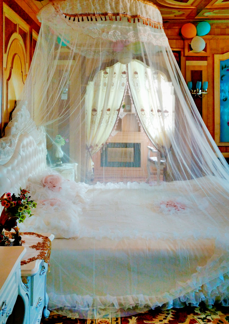 Travel Notes in Xinjiang: I was attending a Uzbek wedding, but I saw a luxury hotel in Kashgar