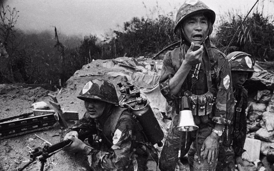 1981年越军少尉带10人投靠中国，送先进武器，我
