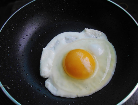 图片[4]-煎荷包蛋时直接下锅不对多做3个步骤鸡蛋不粘锅也不破-起舞食谱网